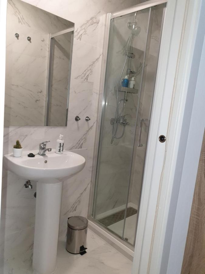 Norte Oviedo Rooms Madrid Extérieur photo